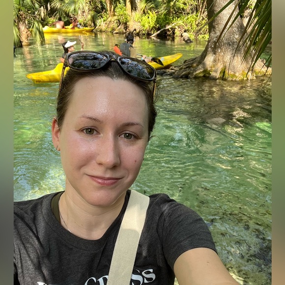 Meet your Posher, Erica - Picture 2 of 2